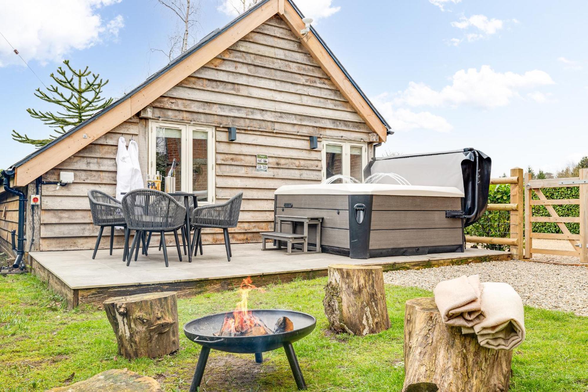 Oak Tree Hideaway Βίλα Whitchurch  Εξωτερικό φωτογραφία