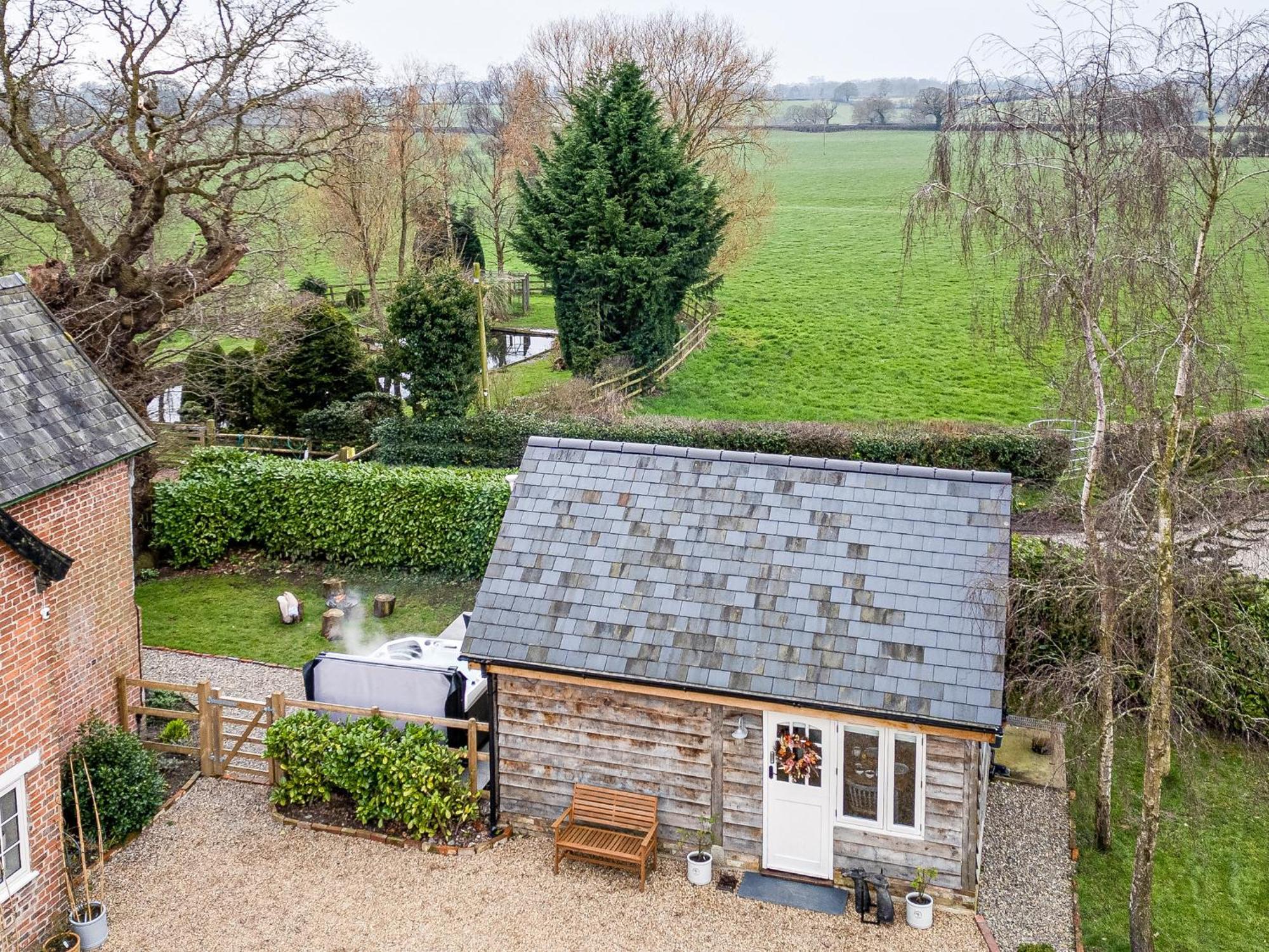 Oak Tree Hideaway Βίλα Whitchurch  Εξωτερικό φωτογραφία