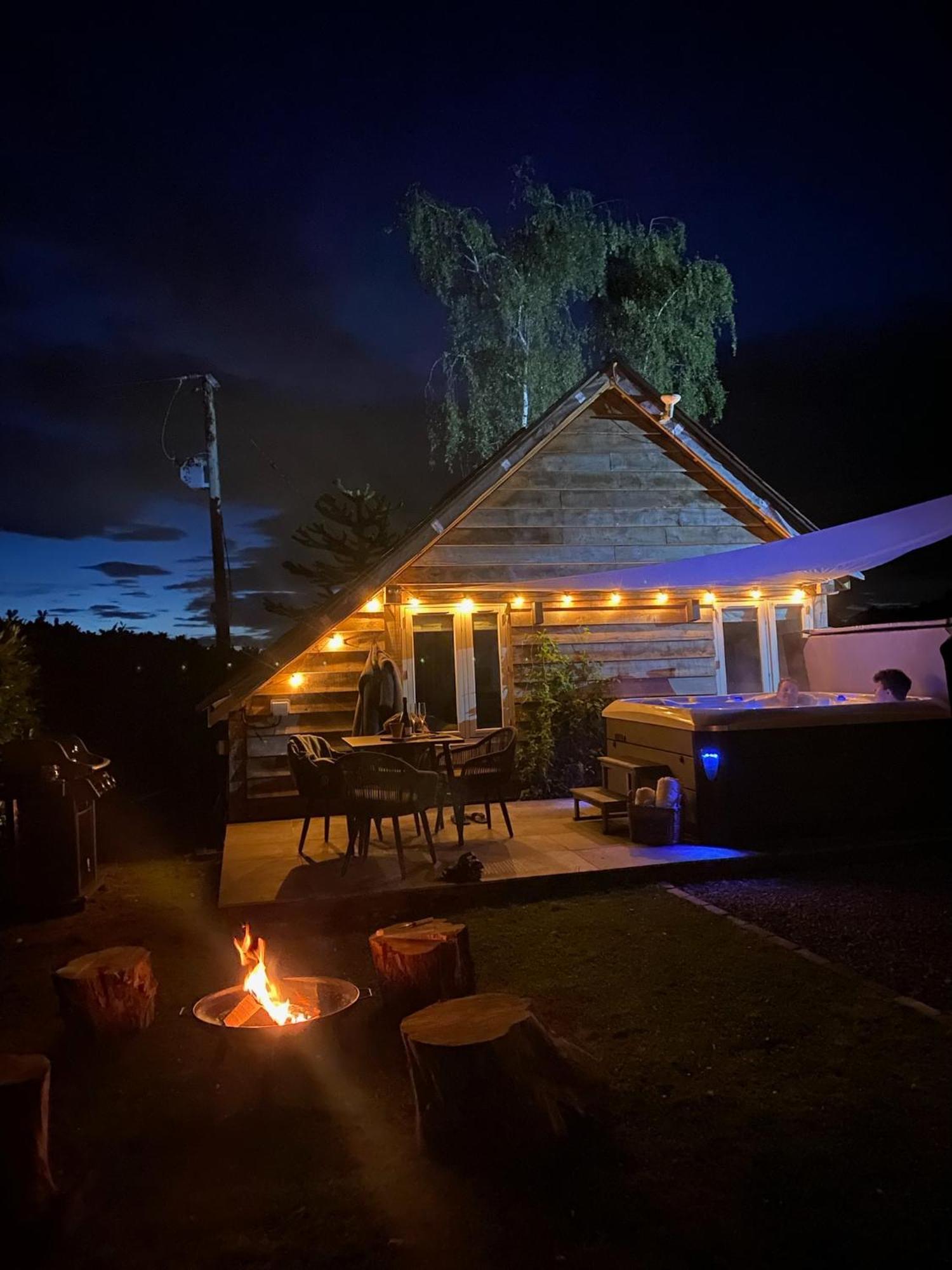 Oak Tree Hideaway Βίλα Whitchurch  Εξωτερικό φωτογραφία