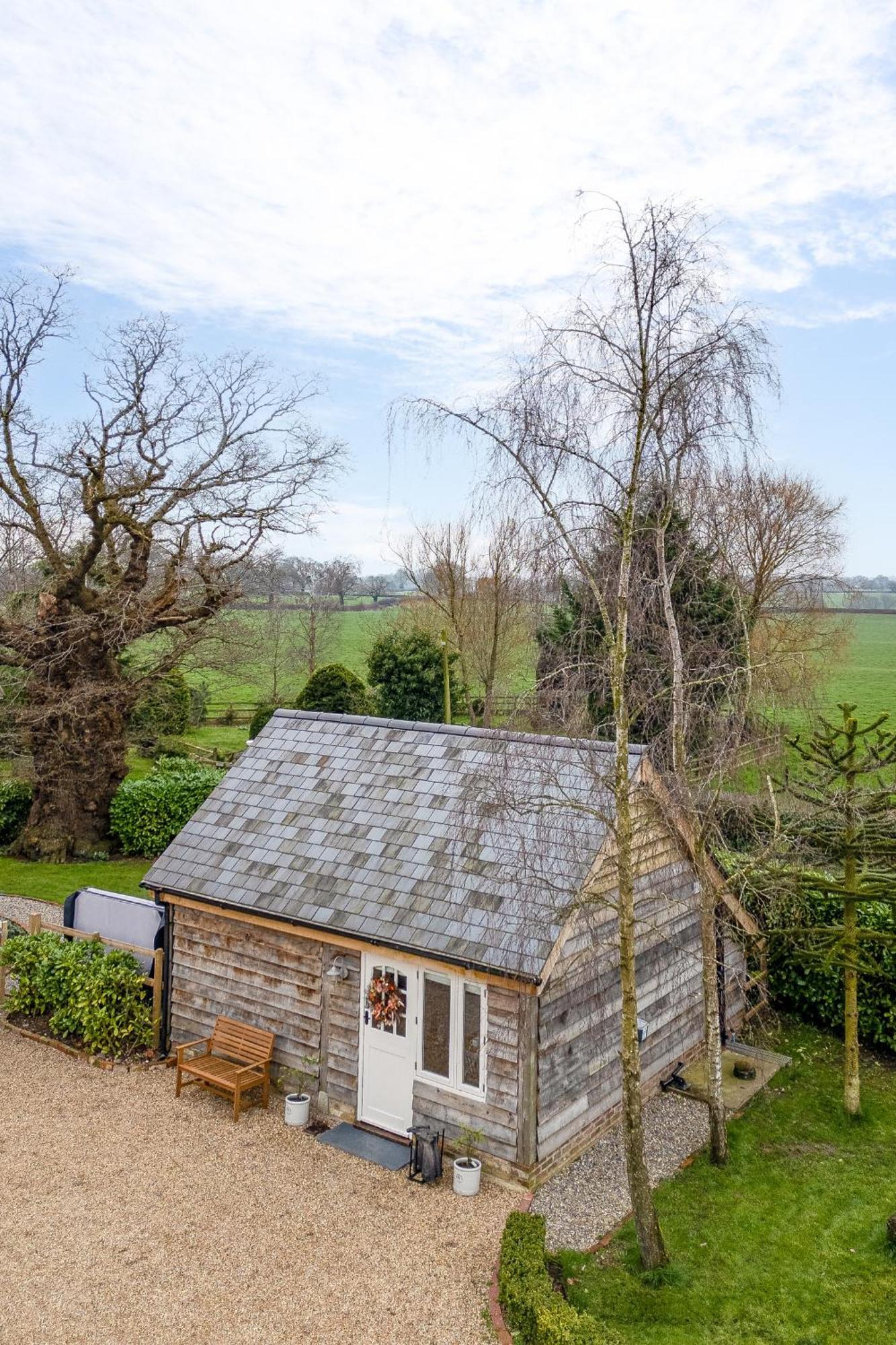 Oak Tree Hideaway Βίλα Whitchurch  Εξωτερικό φωτογραφία