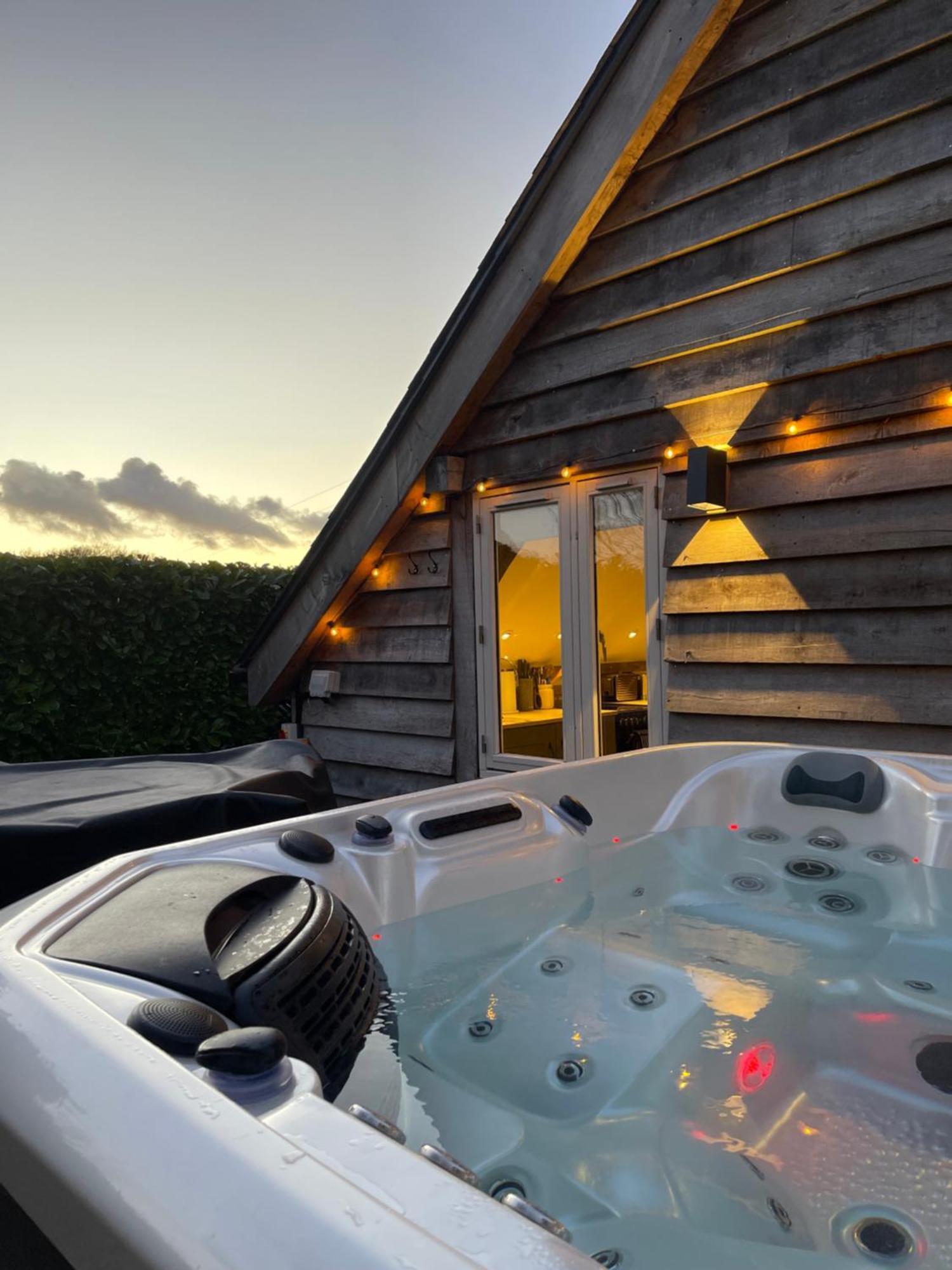 Oak Tree Hideaway Βίλα Whitchurch  Εξωτερικό φωτογραφία